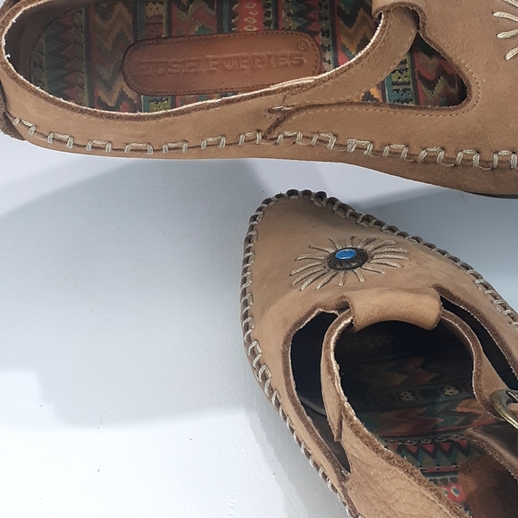 Women's Soft Tan  Suede  Native American Style By HUSH PUPPIE Size 8. - Picture 7 of 11